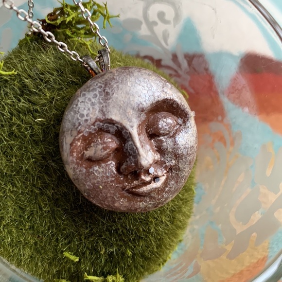 🌈❤️Unity and peace moon face necklace 18” sterling silver chain. 1” resin face. - Picture 3 of 9